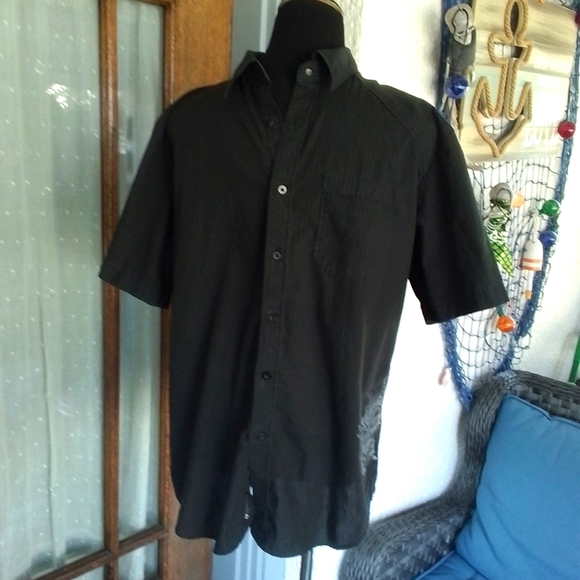Ocean Current Mens Size Medium Black Pinstriped Short Sleeve Button up Shirt - Picture 1 of 6